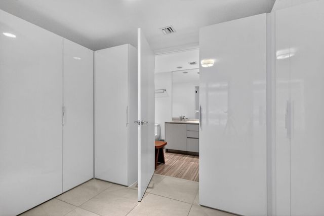 1010 Brickell Avenue 1607, Miami, FL 33131