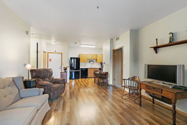 801 N Mclean Boulevard 156, Elgin, IL 60123