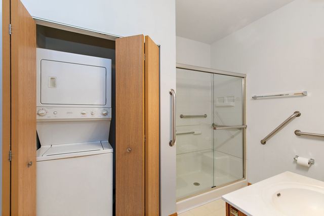 801 N Mclean Boulevard 156, Elgin, IL 60123