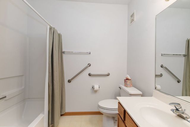 801 N Mclean Boulevard 156, Elgin, IL 60123