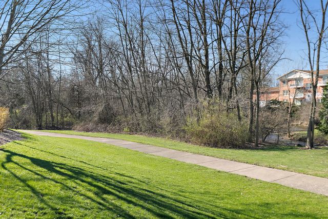 801 N Mclean Boulevard 156, Elgin, IL 60123