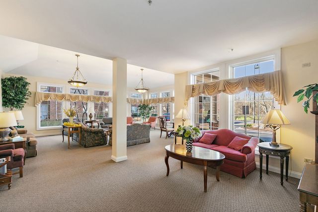 801 N Mclean Boulevard 156, Elgin, IL 60123