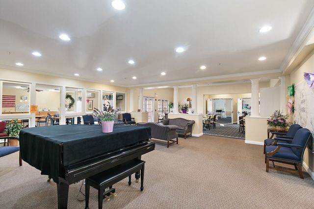 801 N Mclean Boulevard 156, Elgin, IL 60123