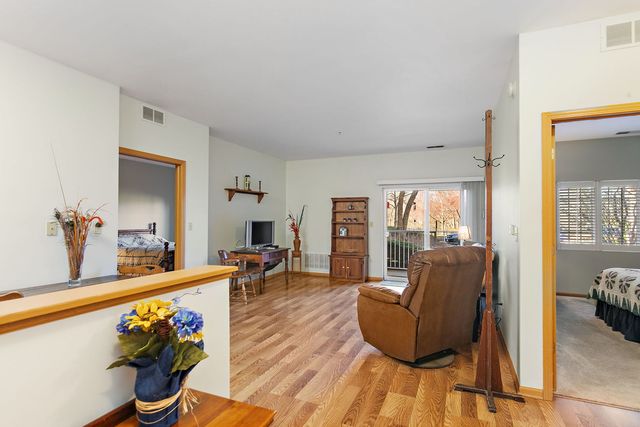 801 N Mclean Boulevard 156, Elgin, IL 60123
