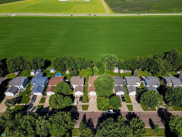 3746 10th Street N, Fargo, ND 58102