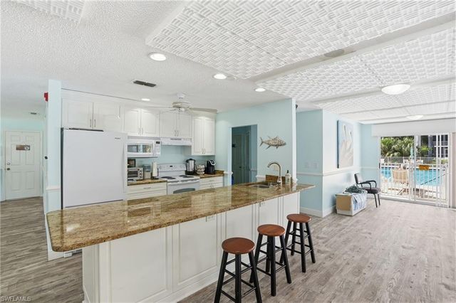 3031 Sandpiper Bay CIR F205, Naples, FL 34112