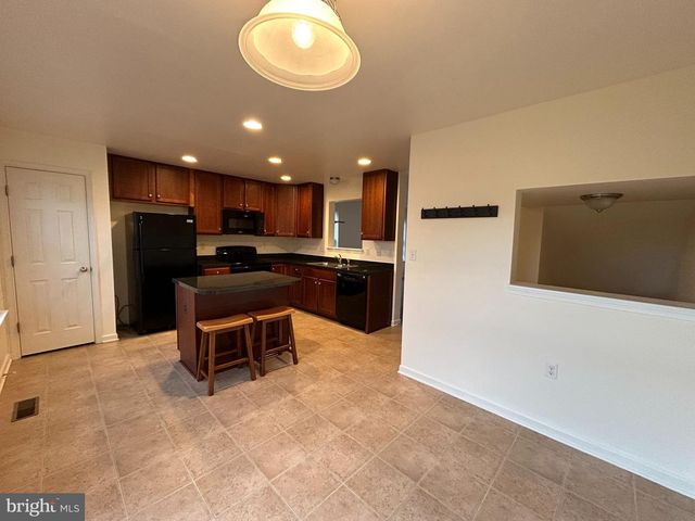 80 CARNEGIE LINKS DR, Martinsburg, WV 25405