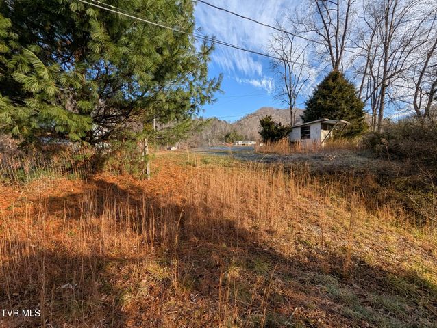 9304 Hunters Valley West Road, Duffield, VA 24244