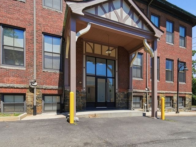 220 Spencer Ave 104, Chelsea, MA 02150