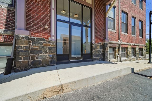 220 Spencer Ave 104, Chelsea, MA 02150