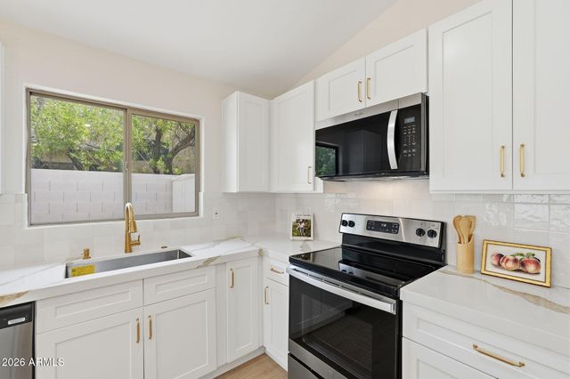 10236 E CARMEL Avenue, Mesa, AZ 85208