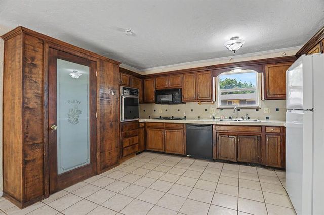 9617 NE 4th Street, Midwest City, OK 73130