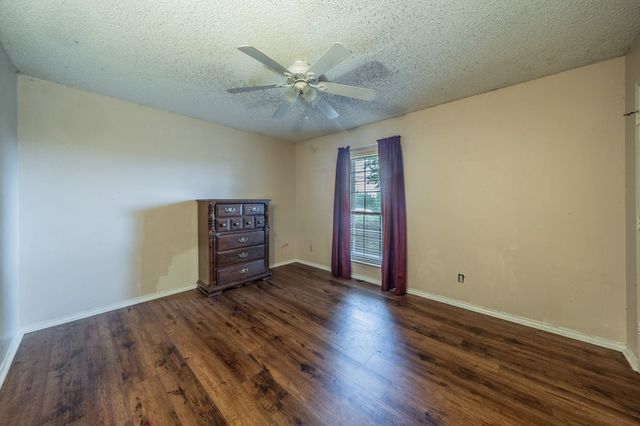 5011 Springbrook Drive, Midlothian, TX 76065