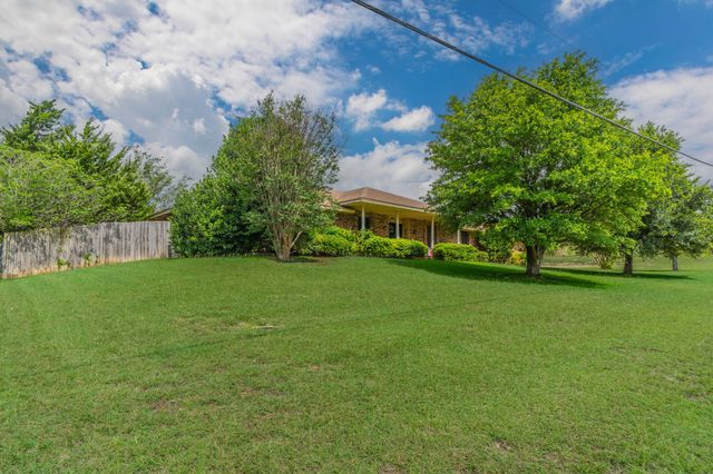 5011 Springbrook Drive, Midlothian, TX 76065