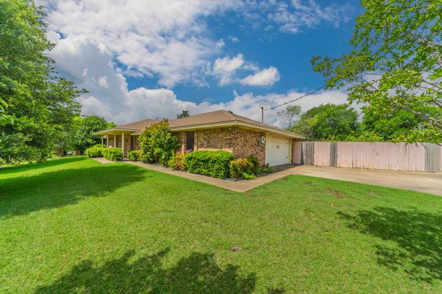 5011 Springbrook Drive, Midlothian, TX 76065
