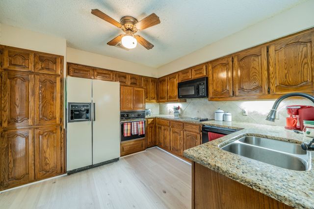 5011 Springbrook Drive, Midlothian, TX 76065