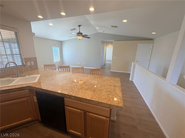 5450 Cardinal Ridge Court 204, Las Vegas, NV 89149