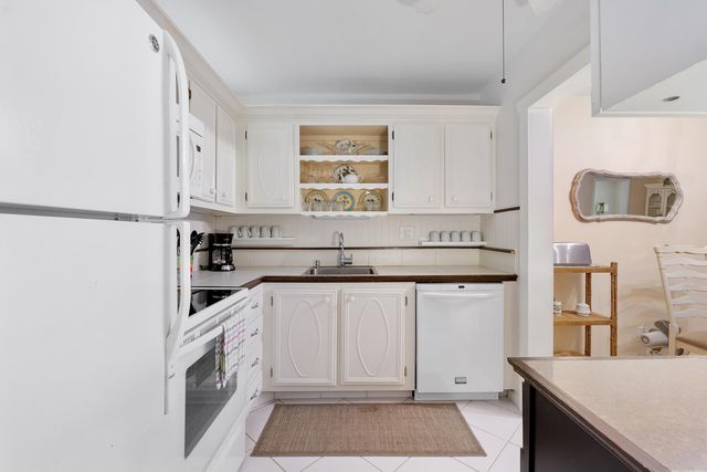 5661 SW 2nd Court 201, Margate, FL 33068