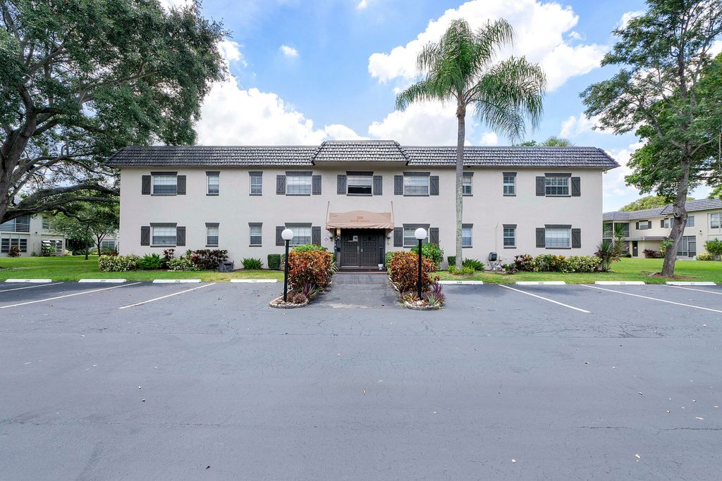 5661 SW 2nd Court 201, Margate, FL 33068