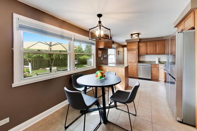 427 Kent Court, Schaumburg, IL 60193