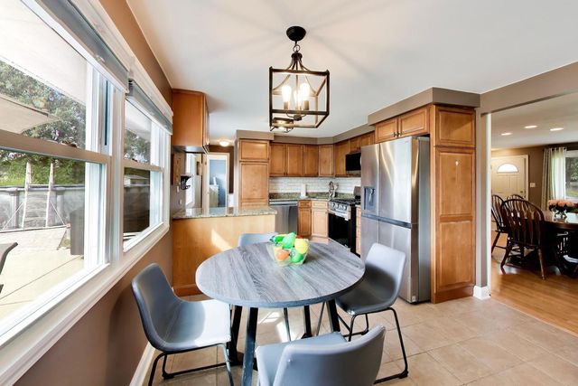 427 Kent Court, Schaumburg, IL 60193