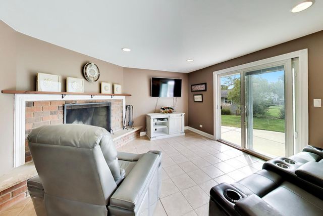 427 Kent Court, Schaumburg, IL 60193