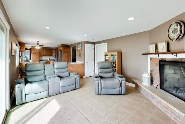 427 Kent Court, Schaumburg, IL 60193