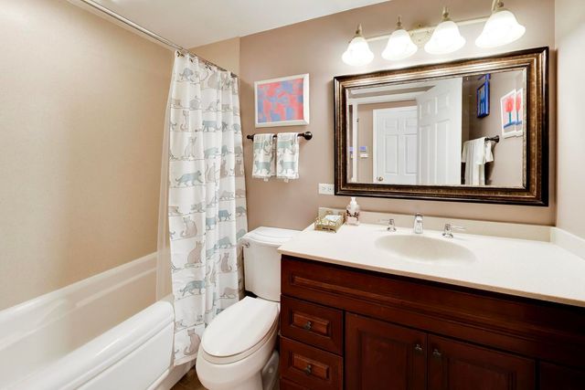 427 Kent Court, Schaumburg, IL 60193