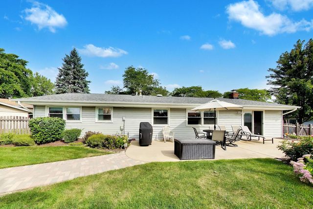427 Kent Court, Schaumburg, IL 60193