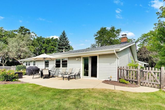 427 Kent Court, Schaumburg, IL 60193
