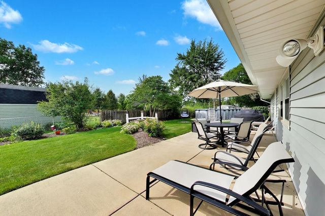 427 Kent Court, Schaumburg, IL 60193