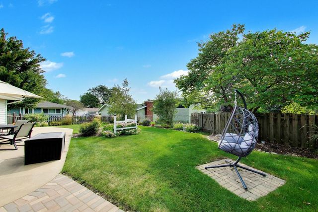 427 Kent Court, Schaumburg, IL 60193