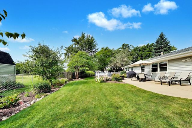 427 Kent Court, Schaumburg, IL 60193