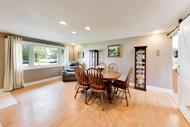 427 Kent Court, Schaumburg, IL 60193