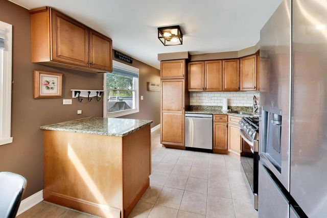 427 Kent Court, Schaumburg, IL 60193