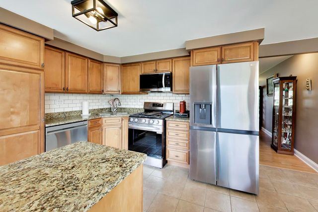 427 Kent Court, Schaumburg, IL 60193