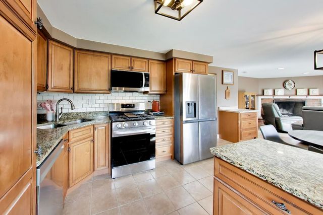 427 Kent Court, Schaumburg, IL 60193
