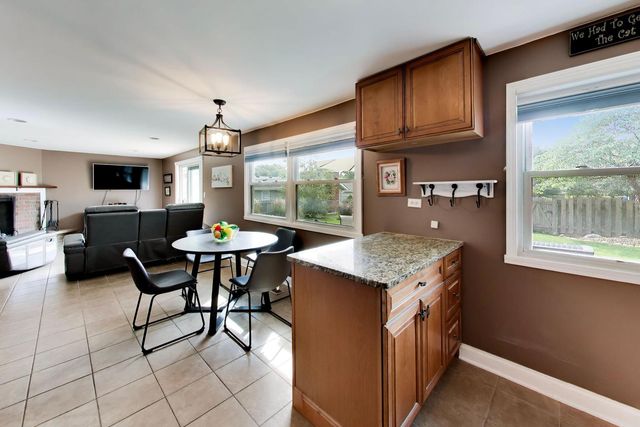 427 Kent Court, Schaumburg, IL 60193