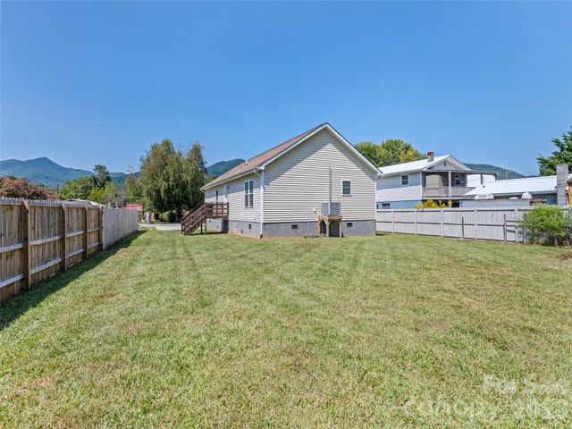 721 Camelot Drive, Waynesville, NC 28786