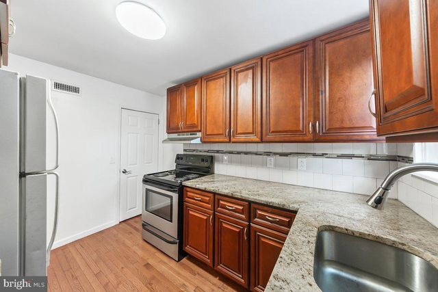 6 N STUYVESANT DR, Wilmington, DE 19809