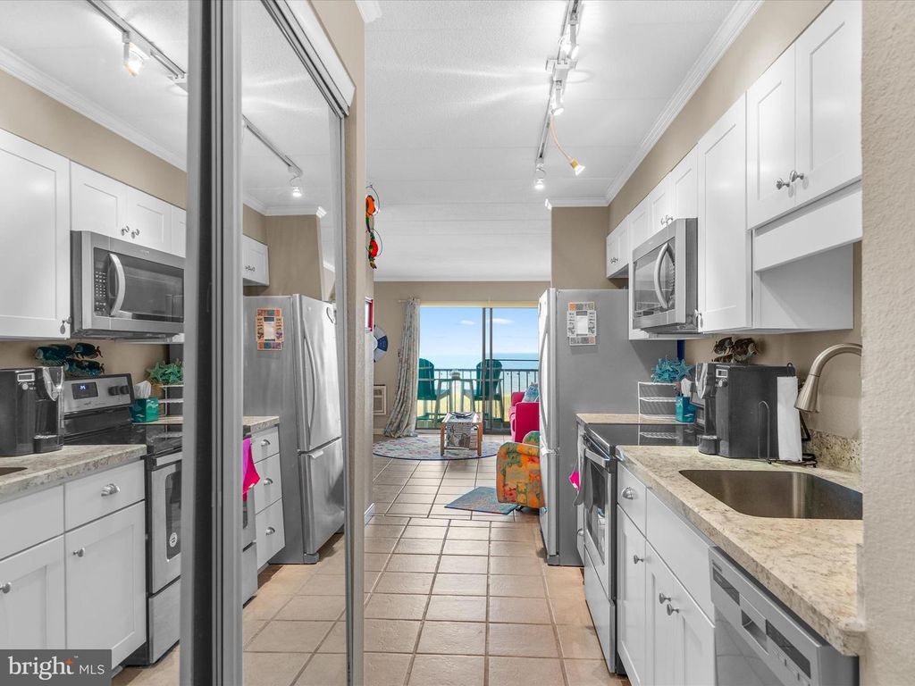 Image 7 of property listing at 7001 ATLANTIC AVE #E2060B, Ocean City, MD 21842