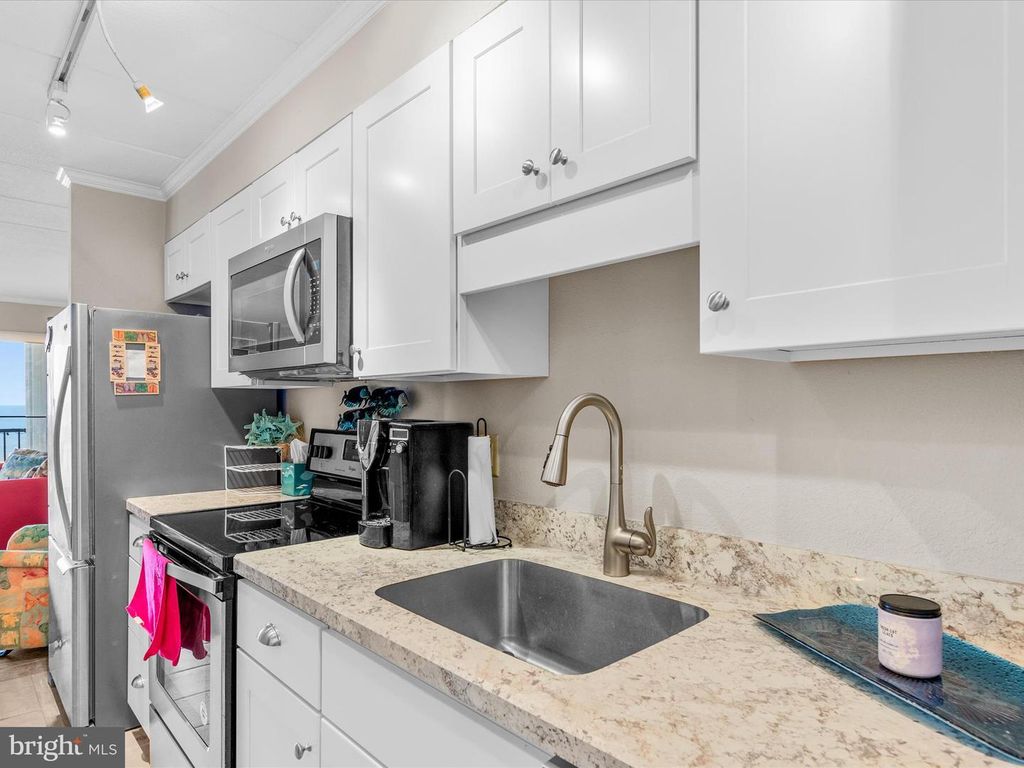 Image 8 of property listing at 7001 ATLANTIC AVE #E2060B, Ocean City, MD 21842