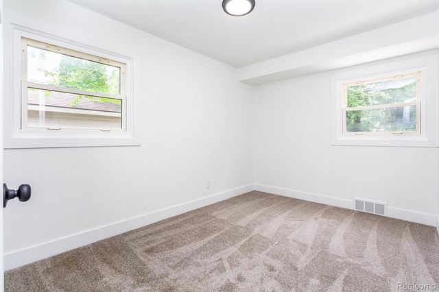 37122 Kellogg Street, Clinton Charter Township, MI 48036