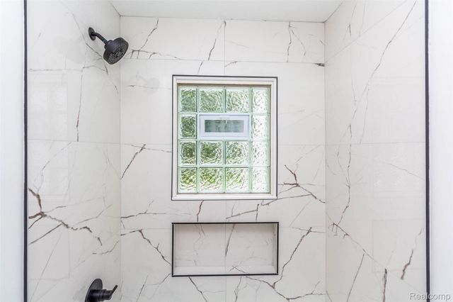 37122 Kellogg Street, Clinton Charter Township, MI 48036