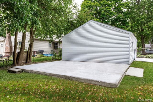 37122 Kellogg Street, Clinton Charter Township, MI 48036