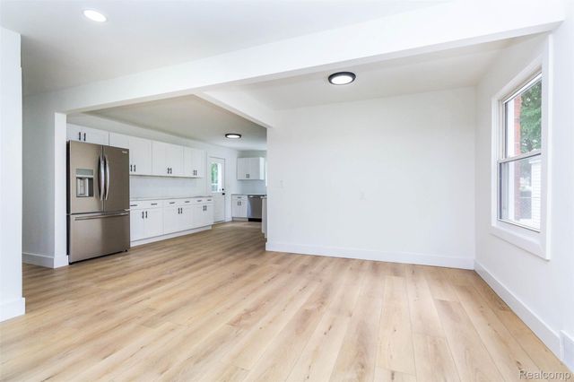 37122 Kellogg Street, Clinton Charter Township, MI 48036