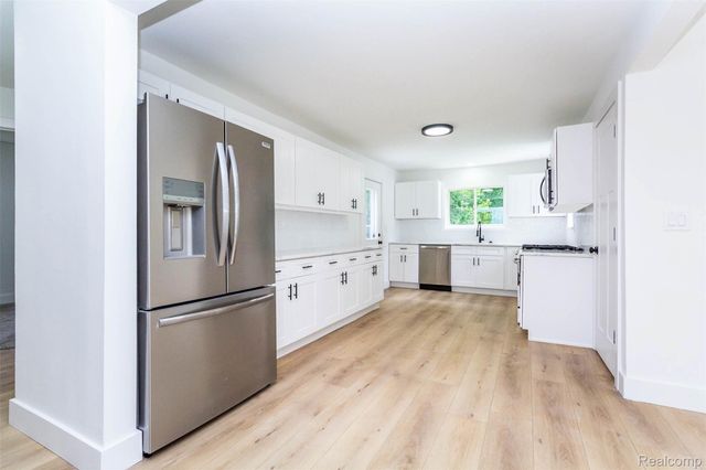 37122 Kellogg Street, Clinton Charter Township, MI 48036