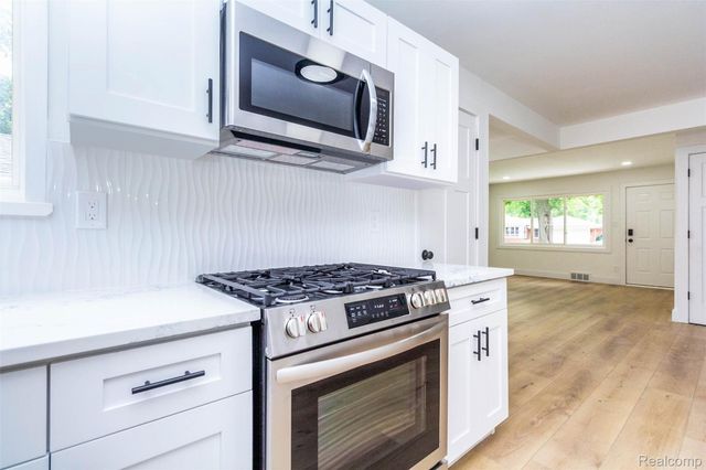 37122 Kellogg Street, Clinton Charter Township, MI 48036