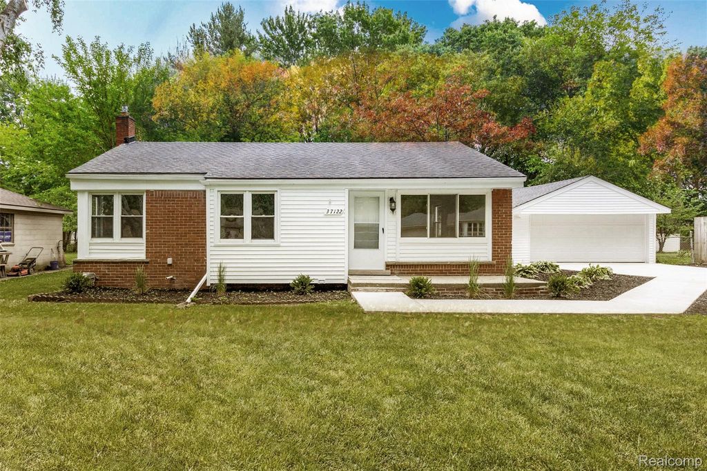 37122 Kellogg Street, Clinton Charter Township, MI 48036