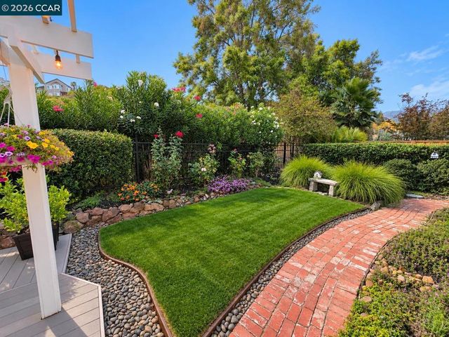 1808 Eagle Peak Ave, Clayton, CA 94517